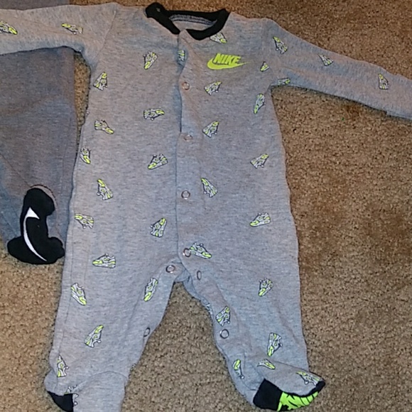 Nike onesie - Picture 2 of 5